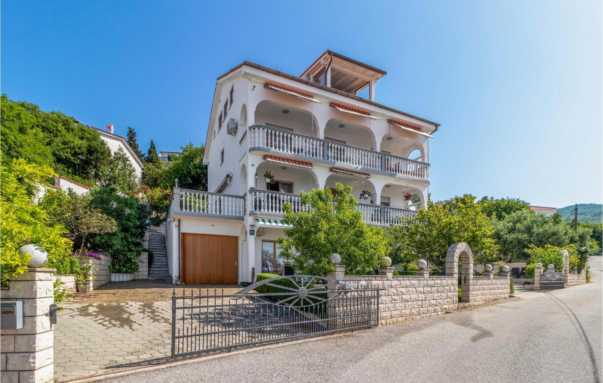 1 Bedroom Cozy Apartment In Crikvenica Eksteriør bilde
