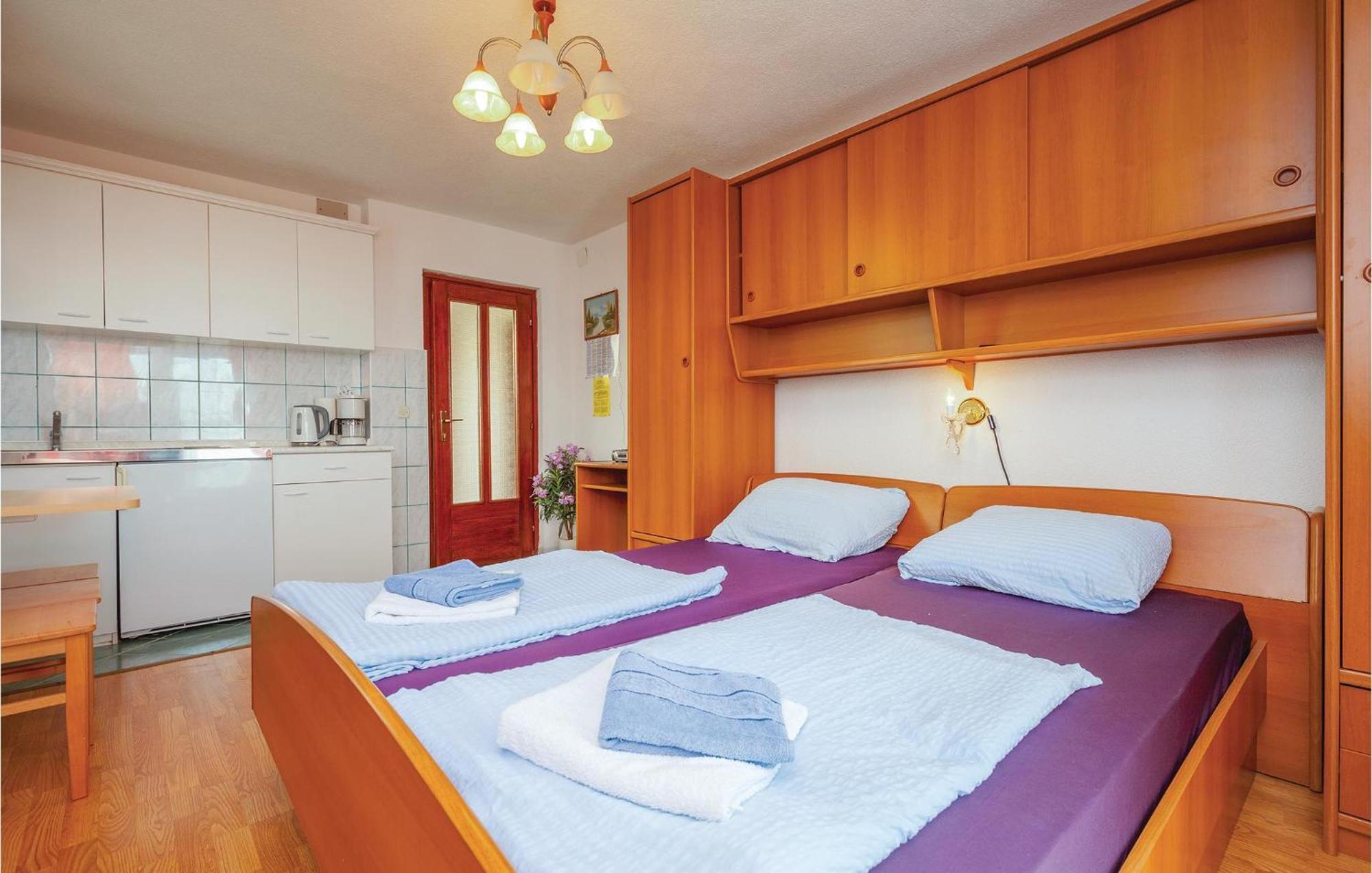 1 Bedroom Cozy Apartment In Crikvenica Eksteriør bilde