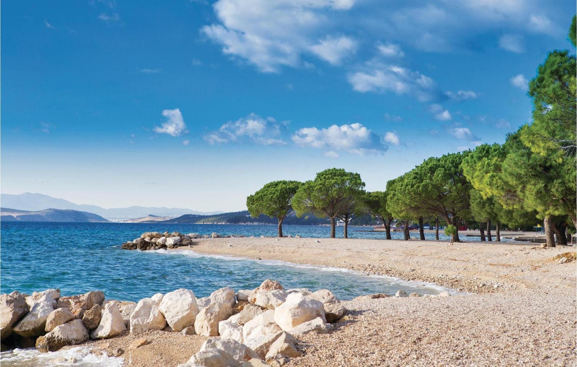 1 Bedroom Cozy Apartment In Crikvenica Eksteriør bilde