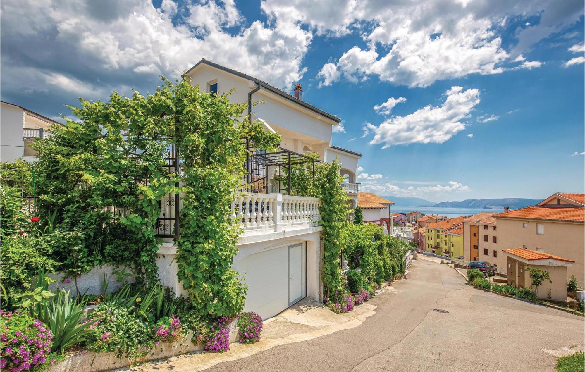 1 Bedroom Cozy Apartment In Crikvenica Eksteriør bilde