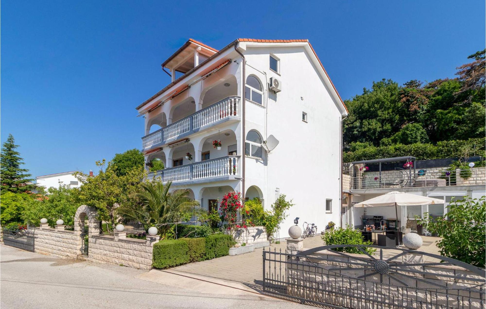 1 Bedroom Cozy Apartment In Crikvenica Eksteriør bilde