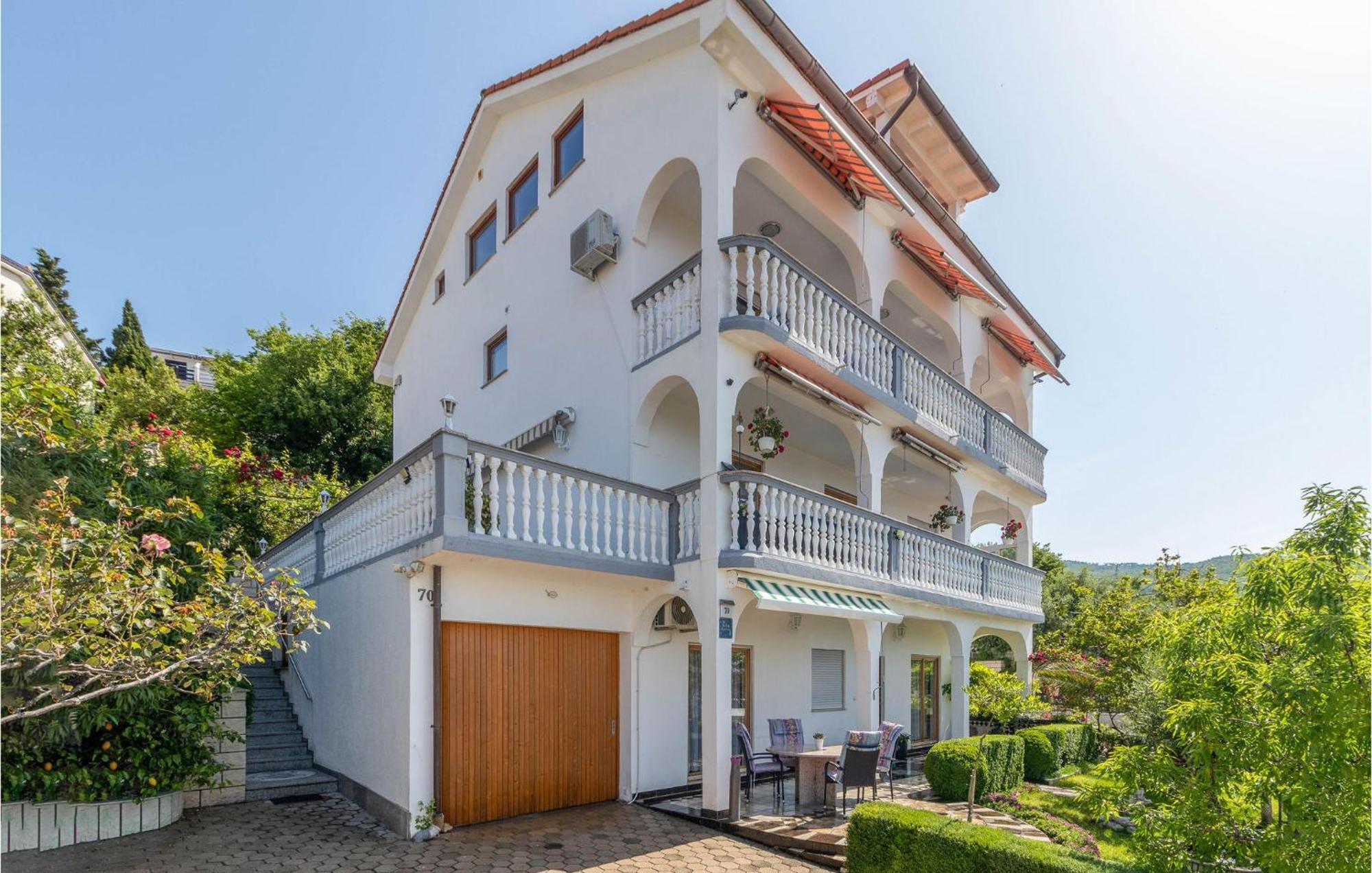 1 Bedroom Cozy Apartment In Crikvenica Eksteriør bilde