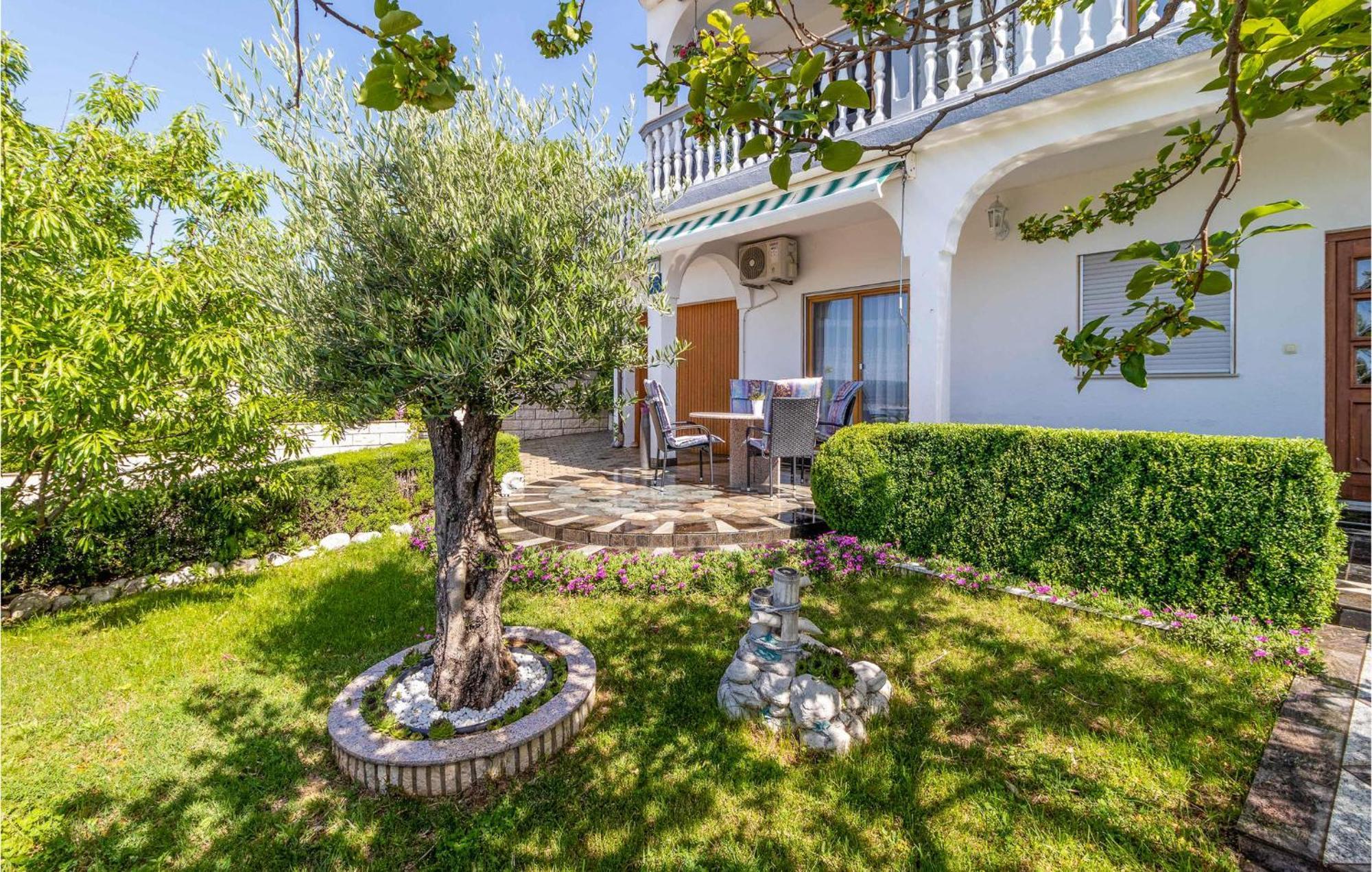 1 Bedroom Cozy Apartment In Crikvenica Eksteriør bilde