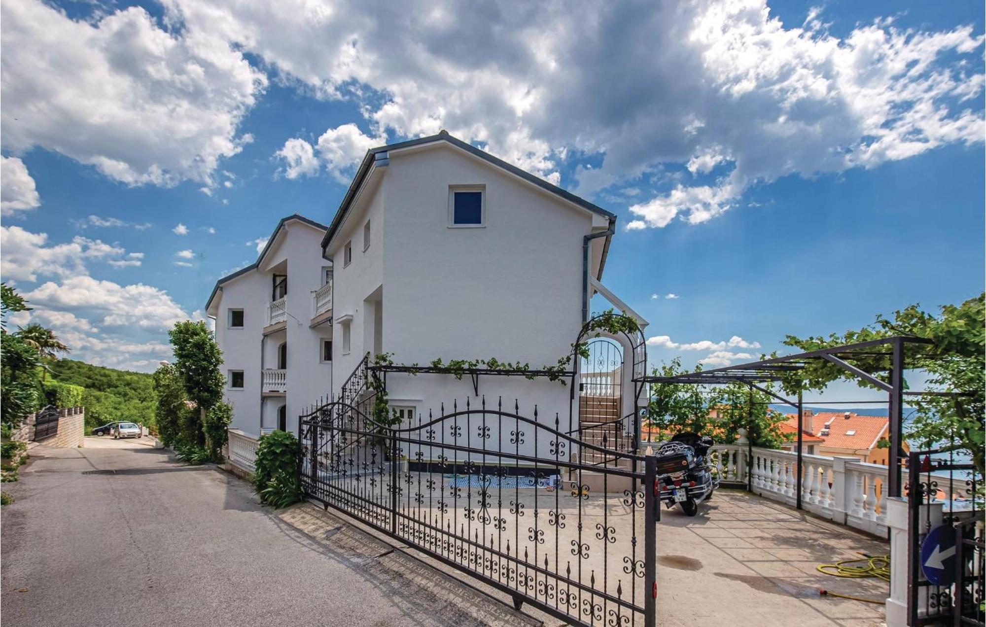 1 Bedroom Cozy Apartment In Crikvenica Eksteriør bilde