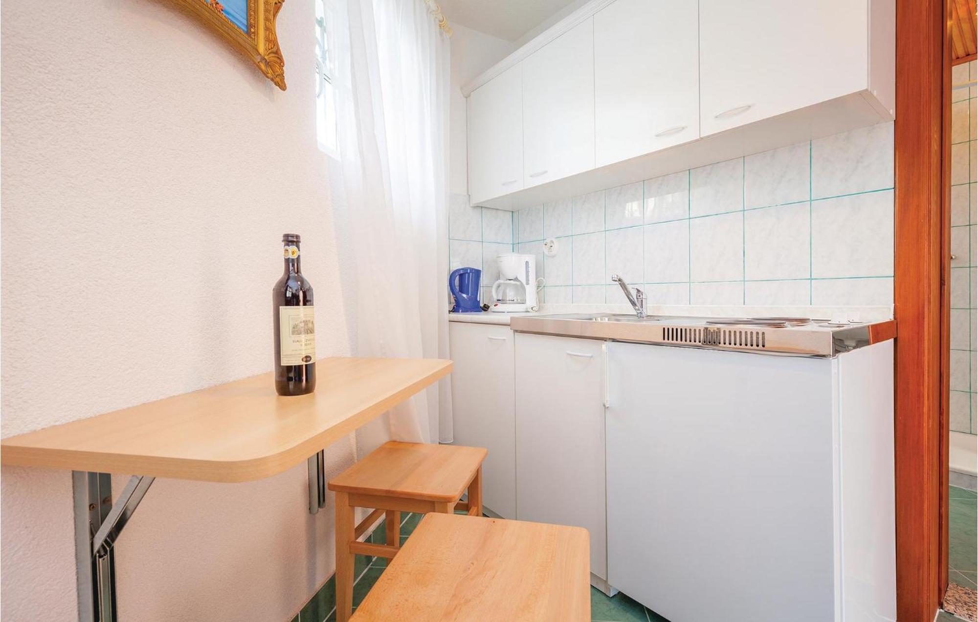 1 Bedroom Cozy Apartment In Crikvenica Eksteriør bilde